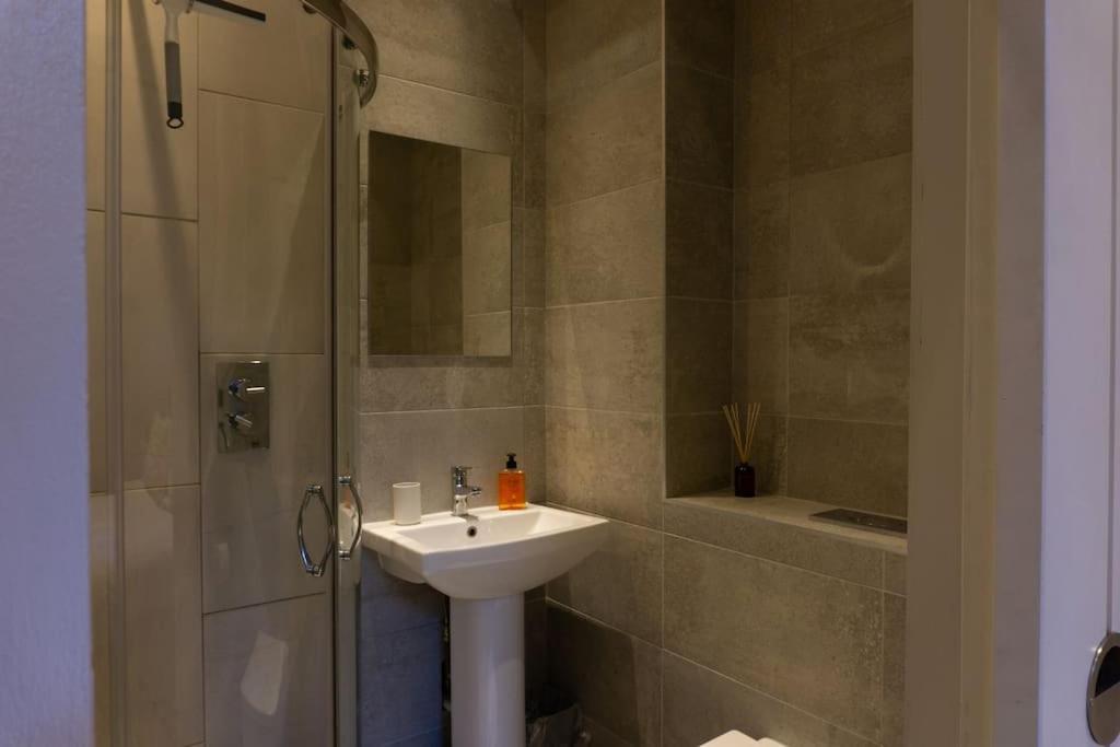 Spacious Apartment In City Centre - Free Parking Νότιγχαμ Εξωτερικό φωτογραφία