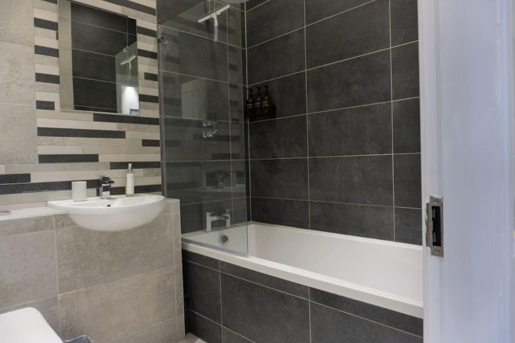 Spacious Apartment In City Centre - Free Parking Νότιγχαμ Εξωτερικό φωτογραφία